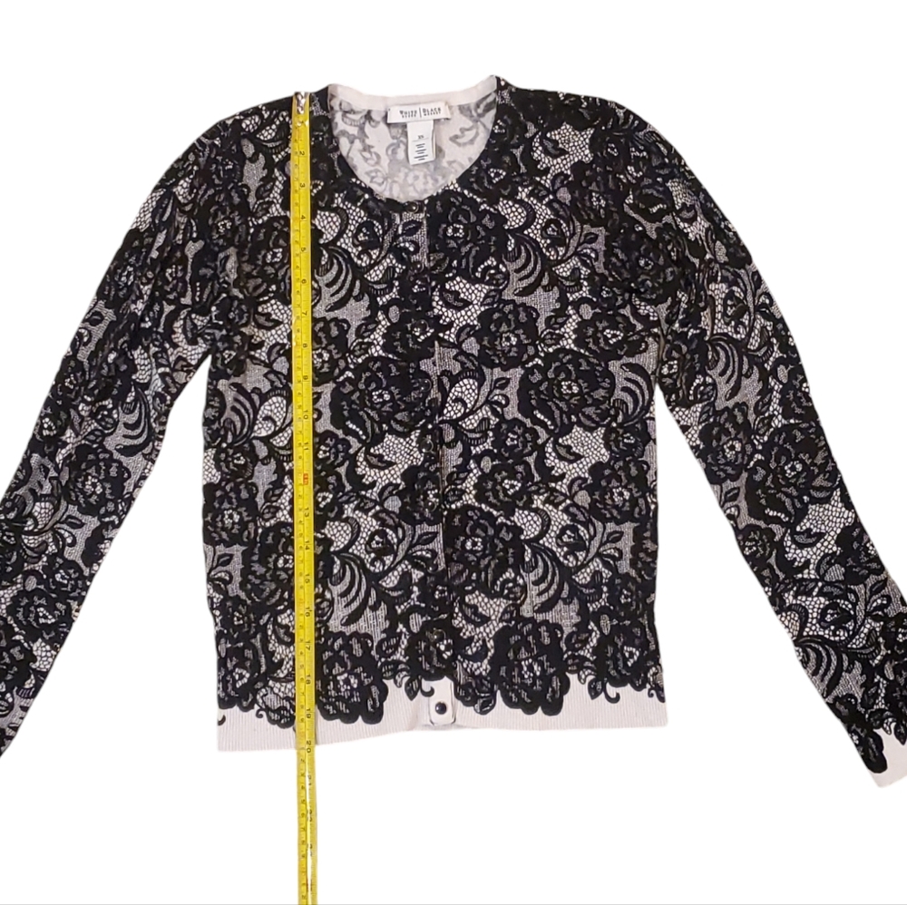 White House Black Market White Black Floral Snap Button Front Knit Sweater XS - Picture 4 of 7
